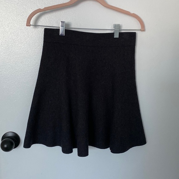 Club Monaco Grey skirt - Picture 2 of 5